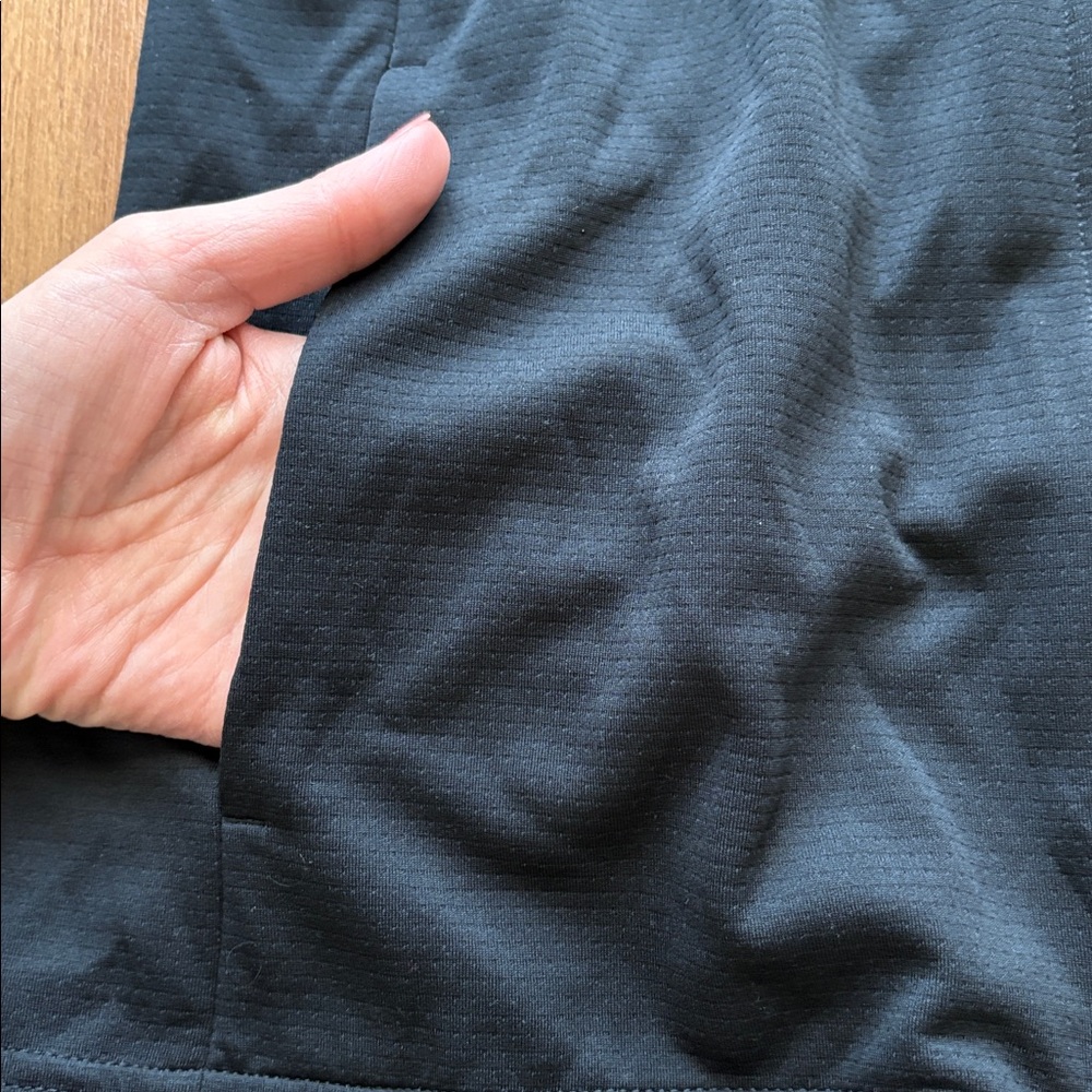 Nike Woman’s Size S Black Lightweight Full-Zip Training Jacket - Picture 6 of 11